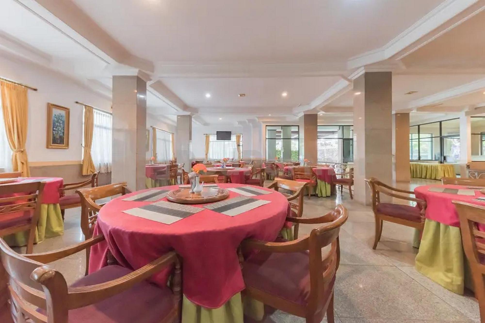 Hotel Ayong Linggarjati Kuningan Mitra Reddoorz Esterno foto
