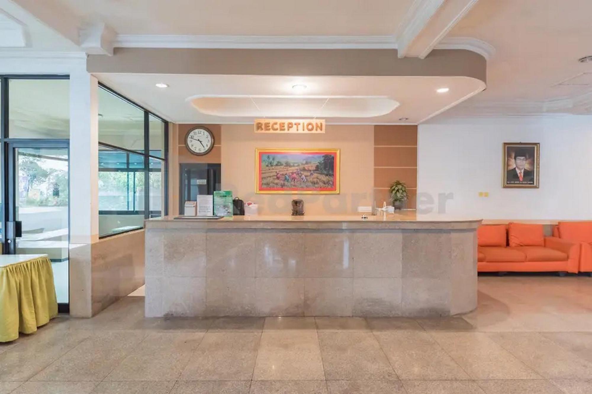 Hotel Ayong Linggarjati Kuningan Mitra Reddoorz Esterno foto