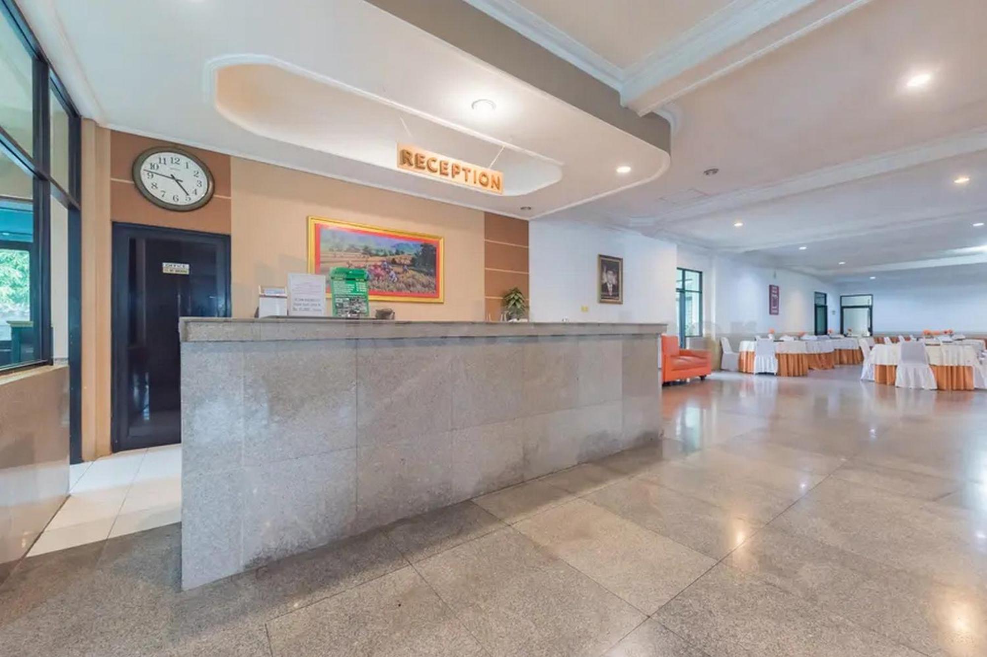 Hotel Ayong Linggarjati Kuningan Mitra Reddoorz Esterno foto