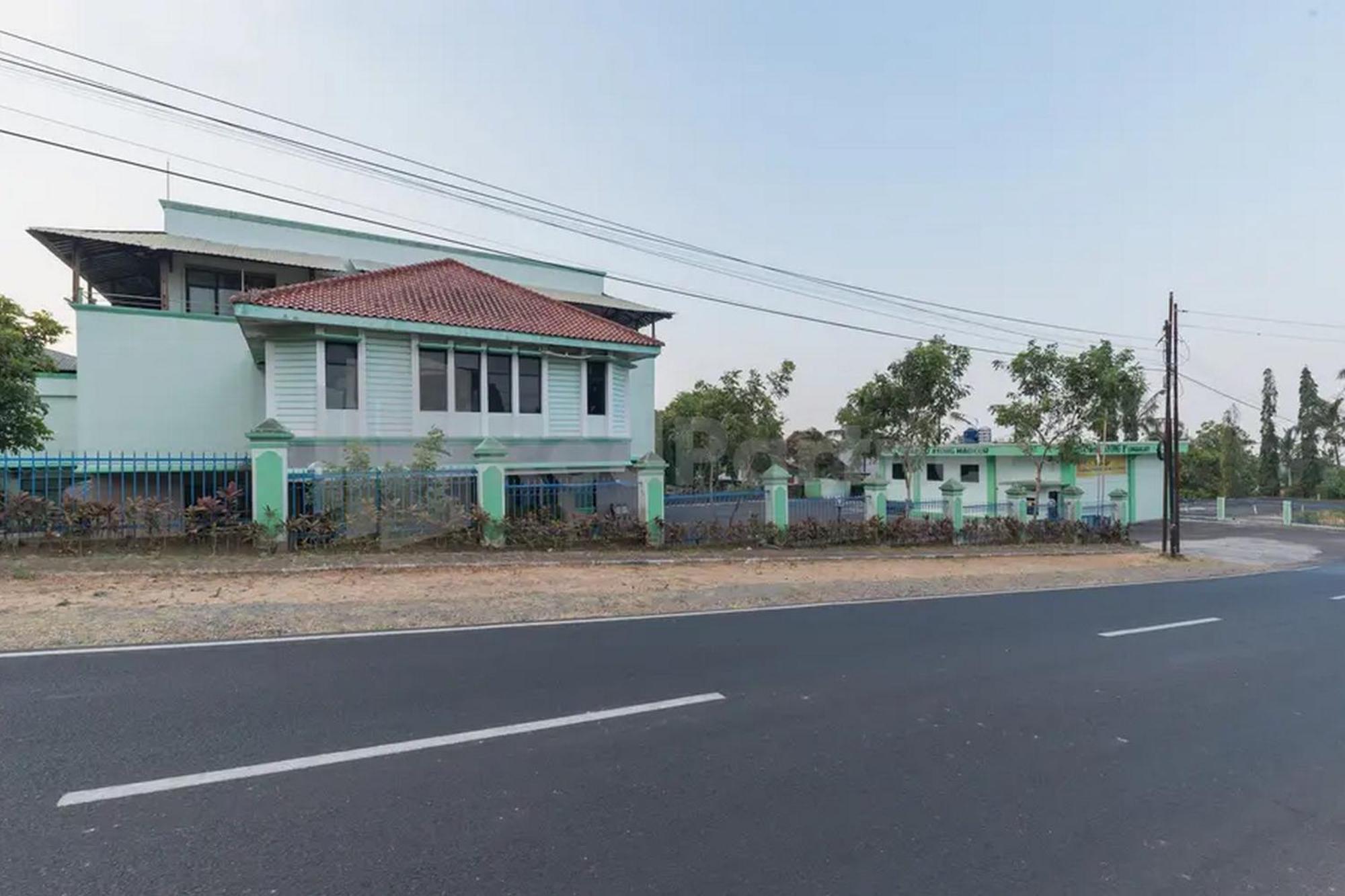 Hotel Ayong Linggarjati Kuningan Mitra Reddoorz Esterno foto