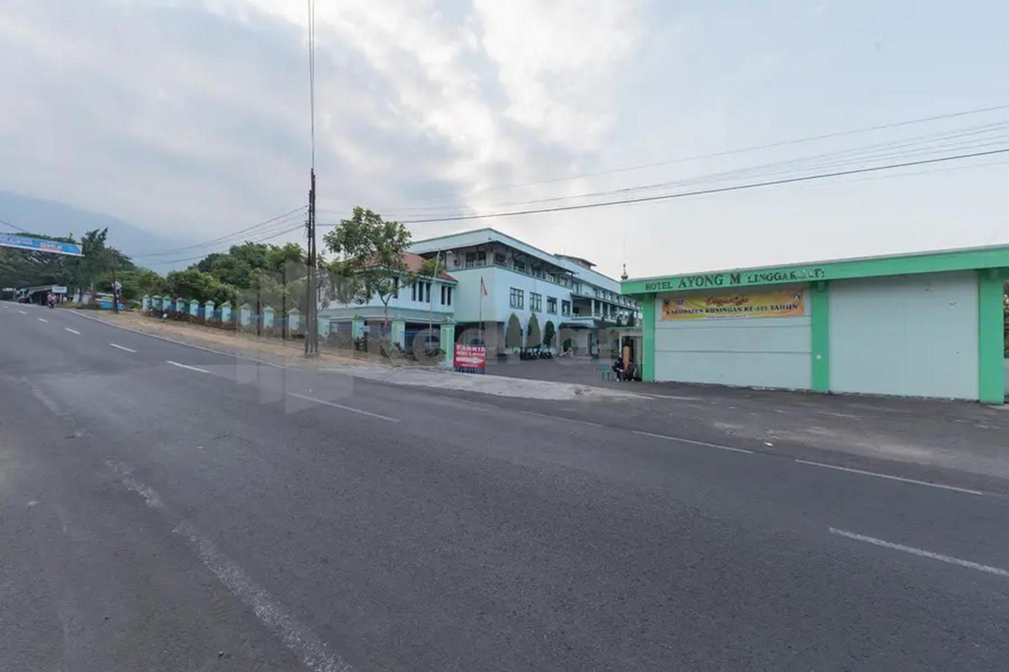 Hotel Ayong Linggarjati Kuningan Mitra Reddoorz Esterno foto
