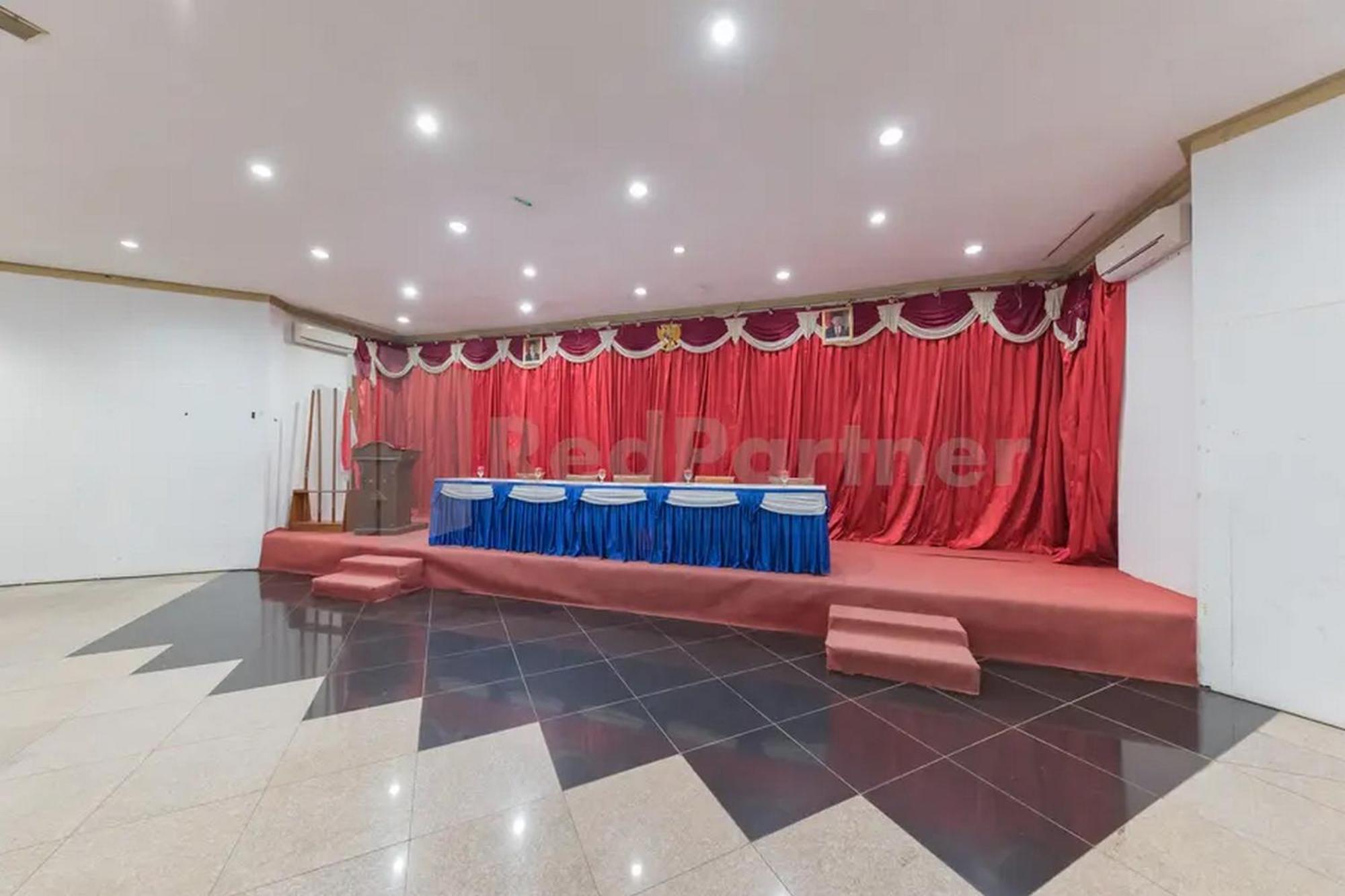 Hotel Ayong Linggarjati Kuningan Mitra Reddoorz Esterno foto