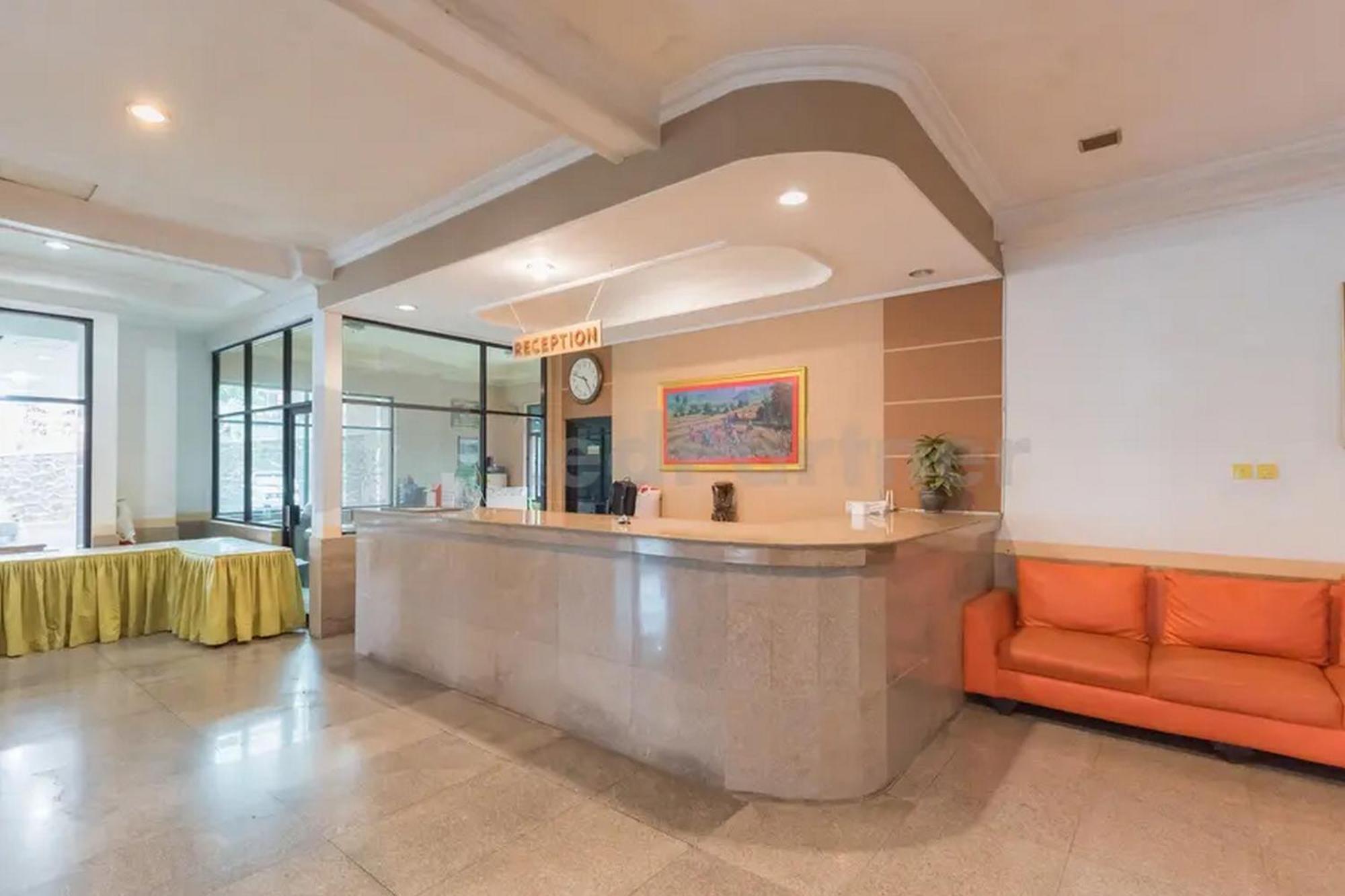 Hotel Ayong Linggarjati Kuningan Mitra Reddoorz Esterno foto