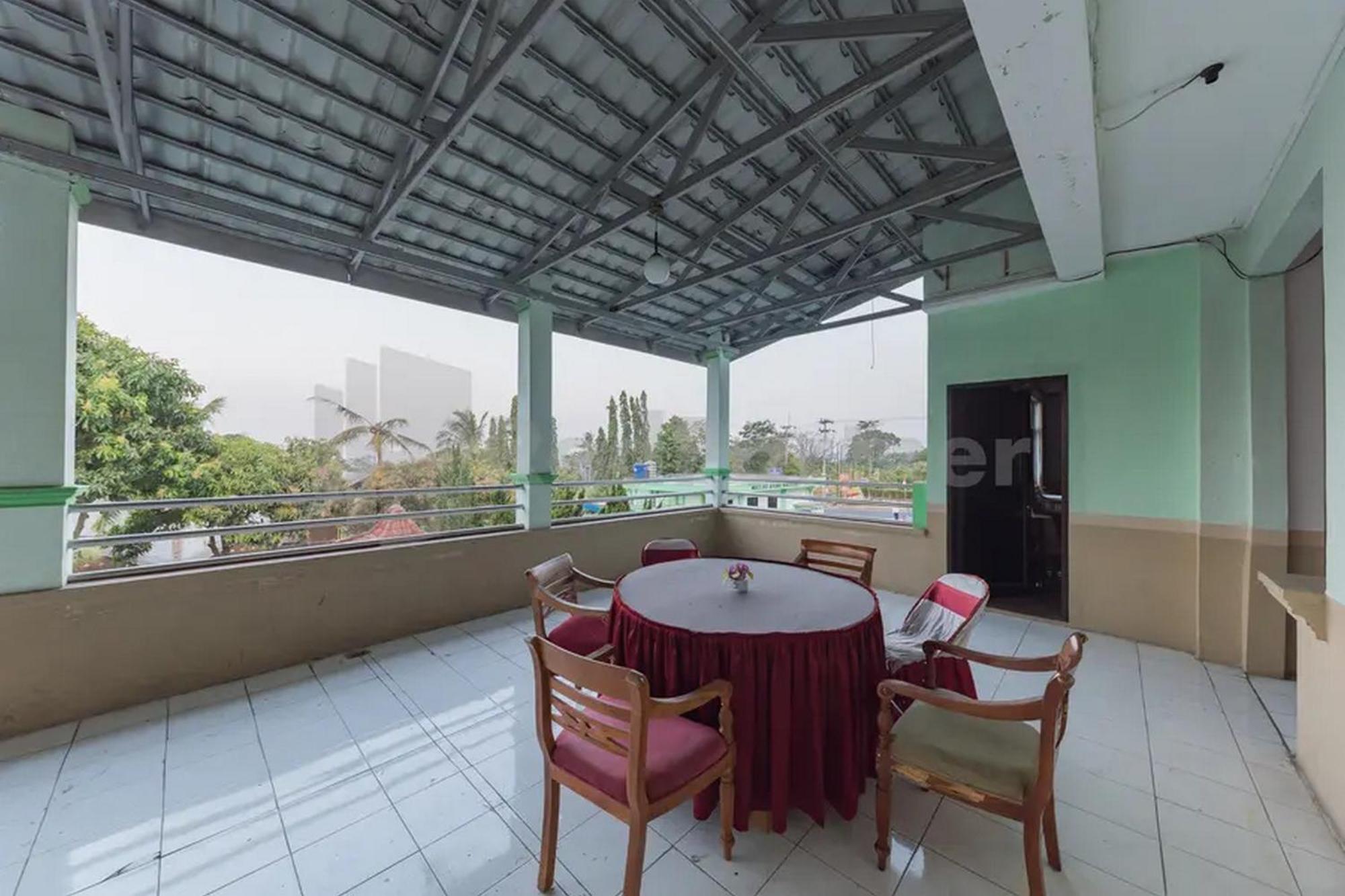Hotel Ayong Linggarjati Kuningan Mitra Reddoorz Esterno foto