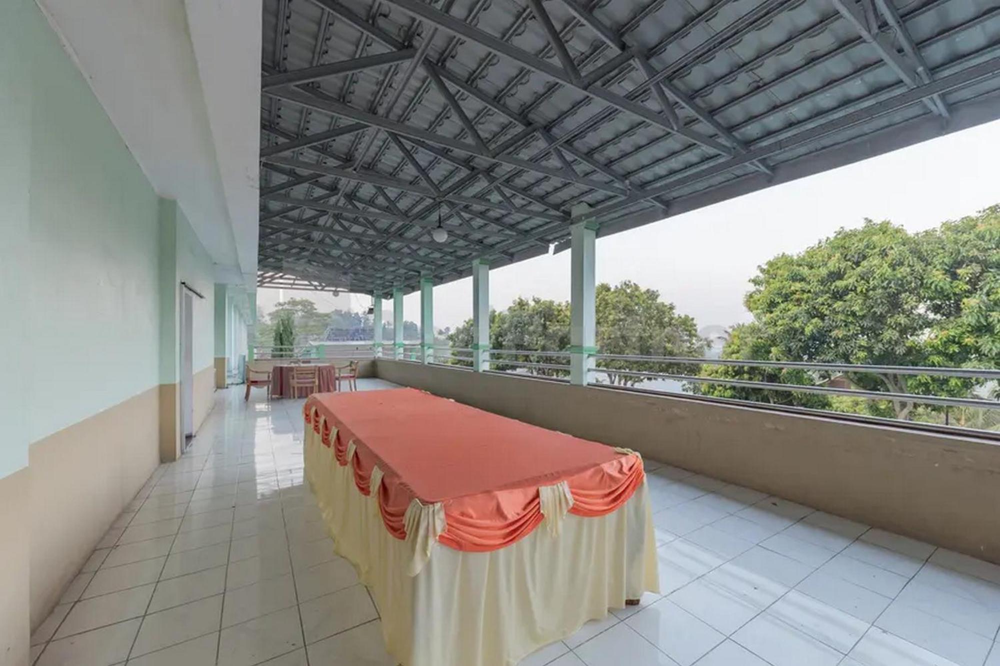 Hotel Ayong Linggarjati Kuningan Mitra Reddoorz Esterno foto
