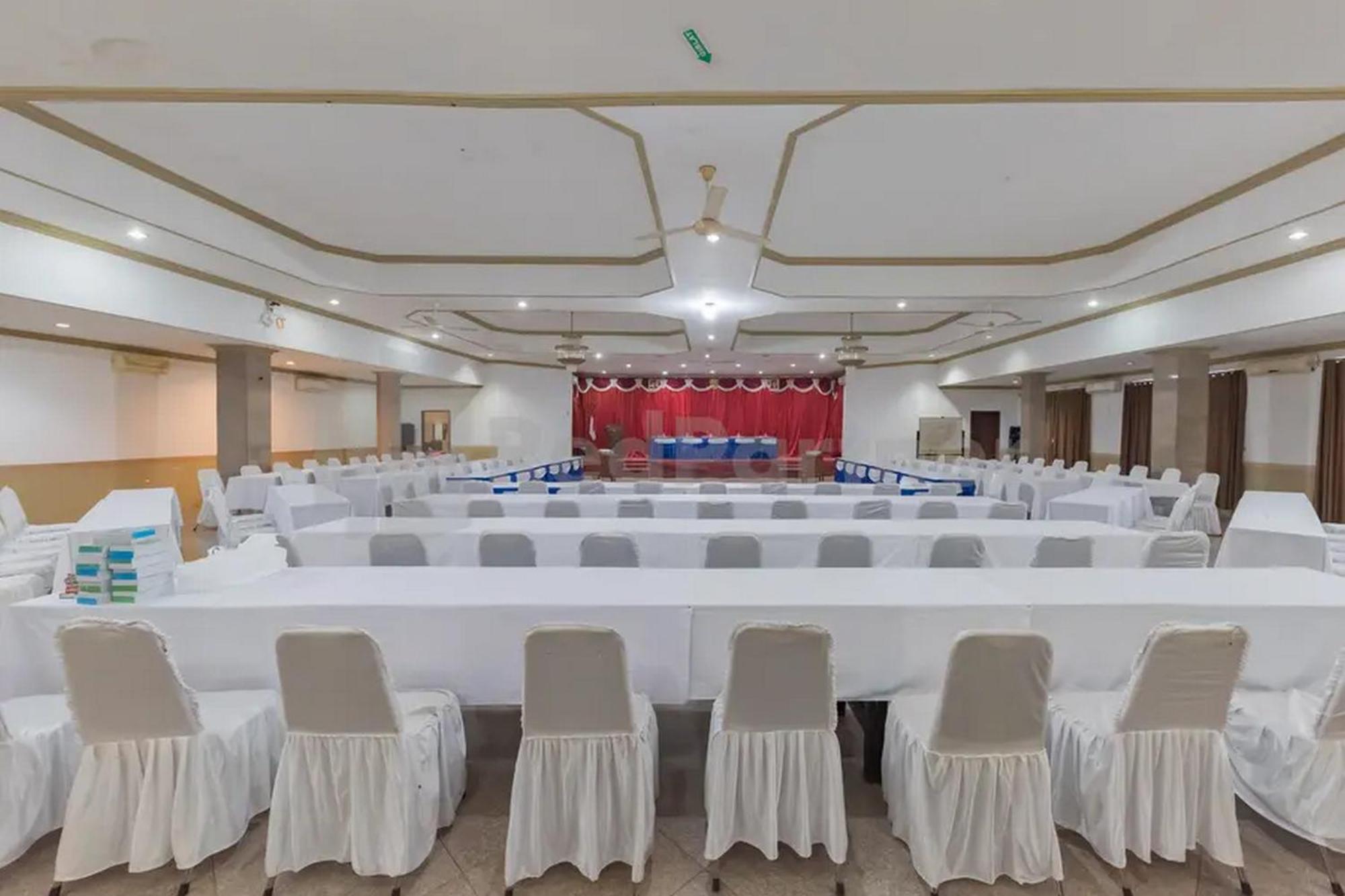 Hotel Ayong Linggarjati Kuningan Mitra Reddoorz Esterno foto