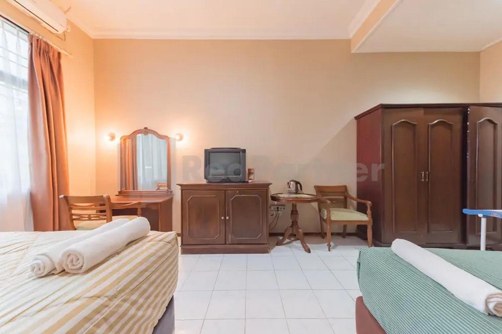 Hotel Ayong Linggarjati Kuningan Mitra Reddoorz Esterno foto