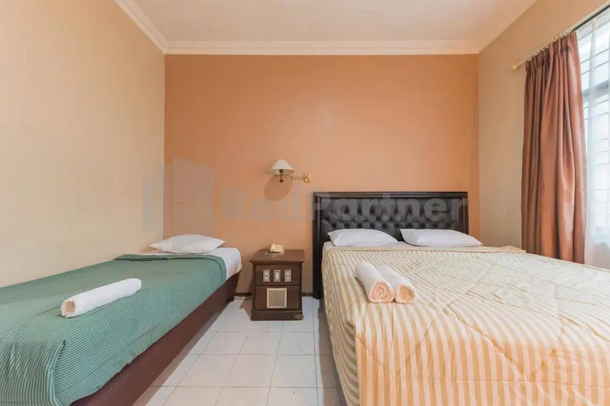 Hotel Ayong Linggarjati Kuningan Mitra Reddoorz Esterno foto